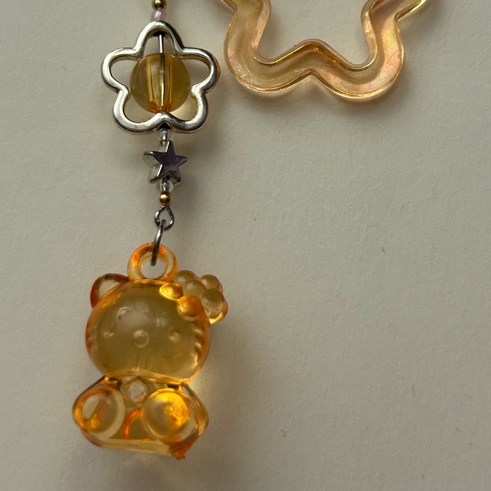 ☆Hello Kitty Charm☆ - Picture 4 of 6